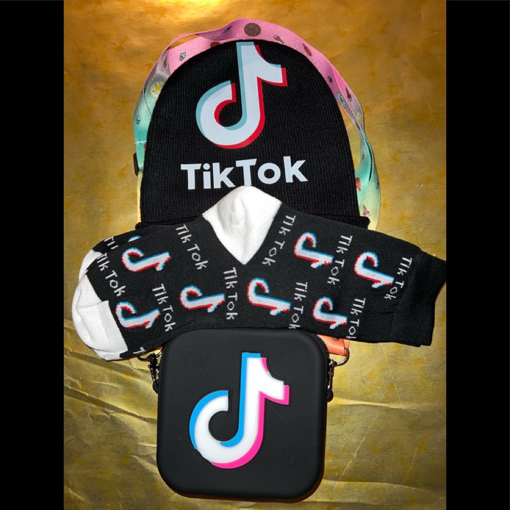 Tik Tok app Little Girls Bundle  Kids Black Mini Jelly Purse with music note